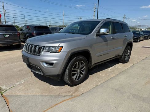 Used 2017 Jeep Grand Cherokee Limited AWD/4WD image 6