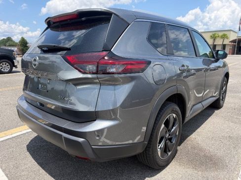 Used 2024 Nissan Rogue SV w/ SV Premium Package AWD/4WD image 3