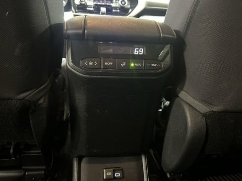 Used 2023 Toyota Highlander LE image 22