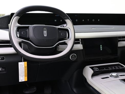 New 2026 Lincoln Navigator Reserve w/ Jet Appearance Package image 12