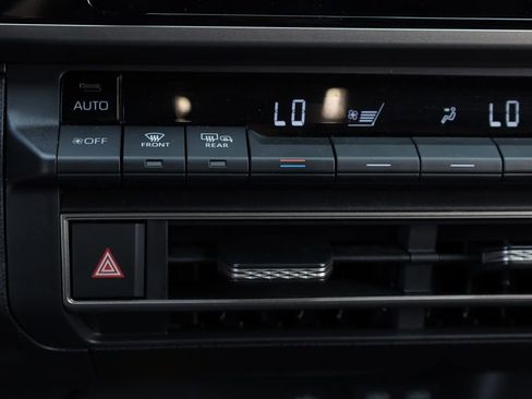 Used 2025 Toyota Camry SE image 7