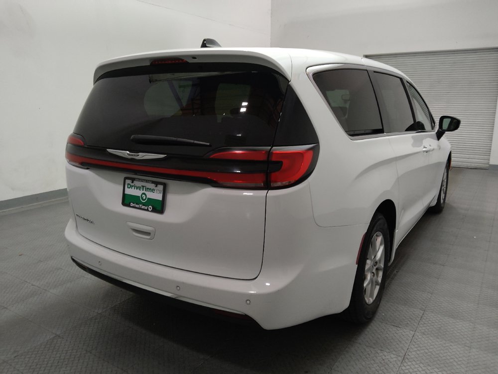 Used 2025 Chrysler Pacifica Select FWD image 7
