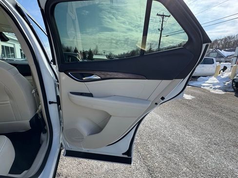 Used 2022 Buick Envision Avenir w/ Technology Package II image 34