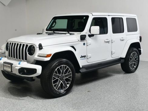 Used 2022 Jeep Wrangler Unlimited Sahara image 2