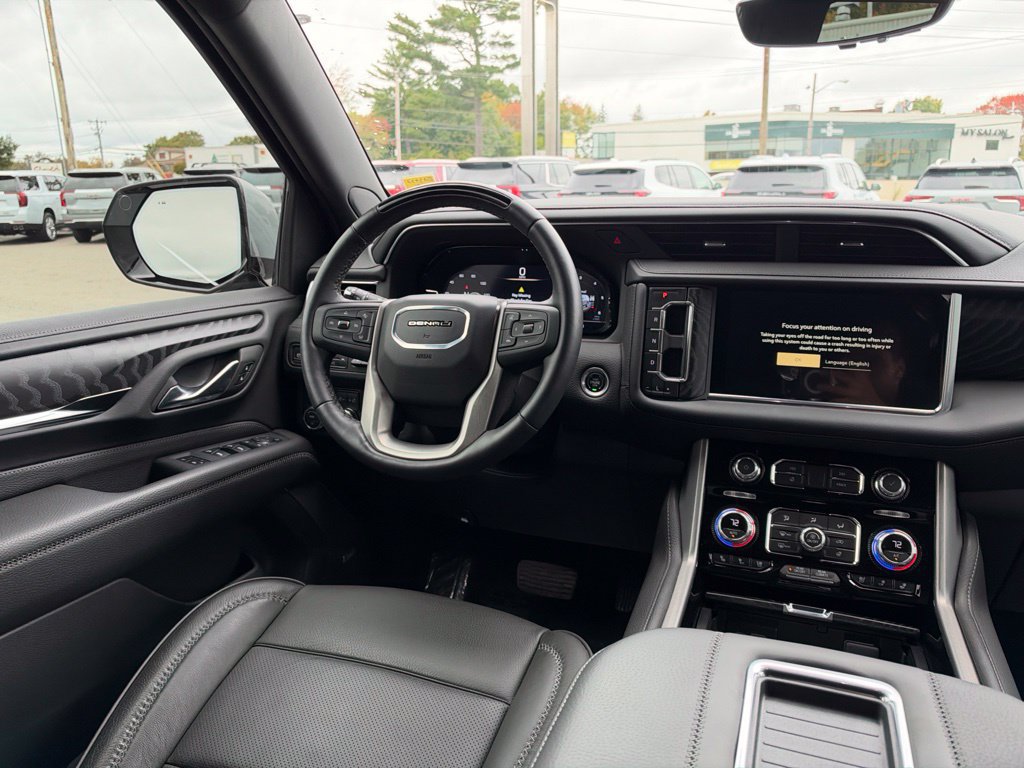 Used 2024 GMC Yukon Denali w/ Denali Reserve Package AWD/4WD image 13