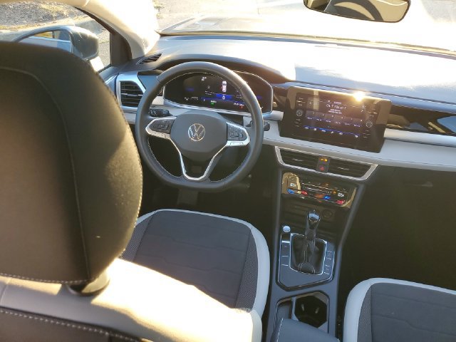 Certified 2026 Volkswagen Taos SE FWD image 7