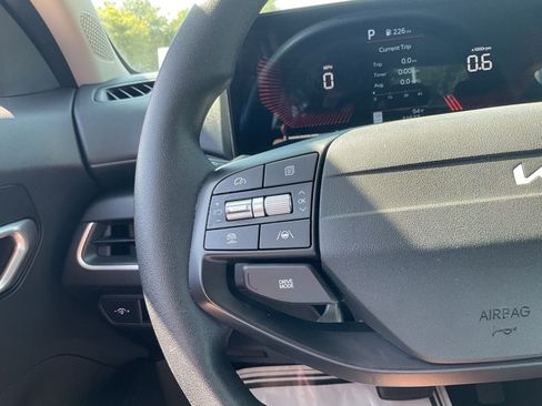 Used 2025 Kia K4 FWD image 31