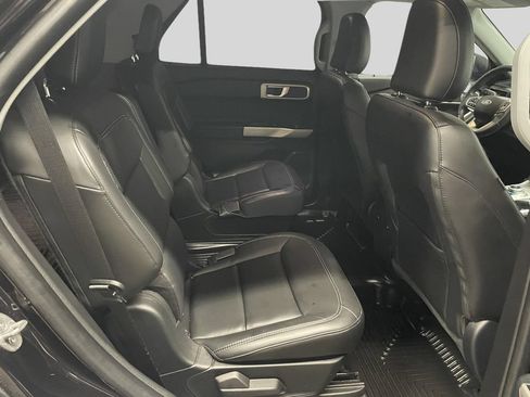 Used 2023 Ford Explorer XLT w/ Equipment Group 202A RWD image 9