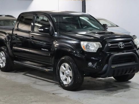 Used 2013 Toyota Tacoma PreRunner w/ TRD Sport Pkg image 3