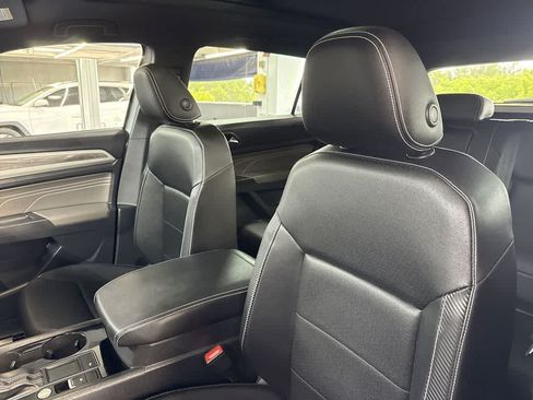 Certified 2023 Volkswagen Atlas Cross Sport SE w/ Panoramic Sunroof Package FWD image 14