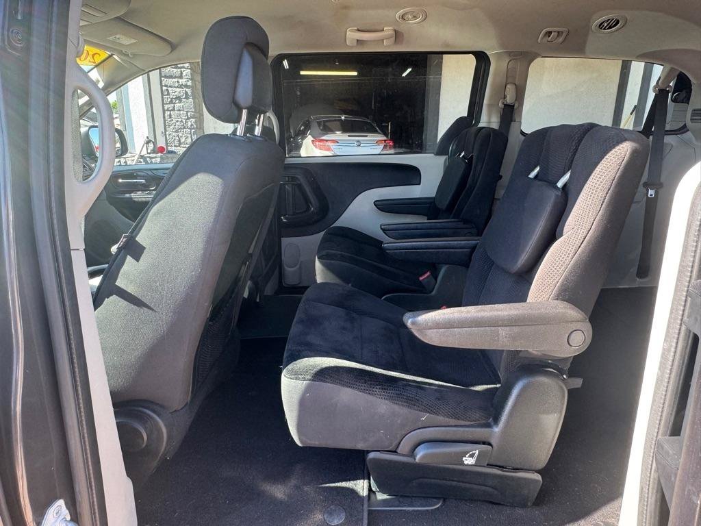 Used 2019 Dodge Grand Caravan SE w/ UConnect Hands-Free Group FWD image 12