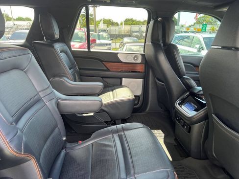 Used 2022 Lincoln Navigator Black Label AWD/4WD image 9