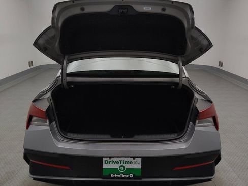 Used 2025 Hyundai Elantra SE FWD image 29