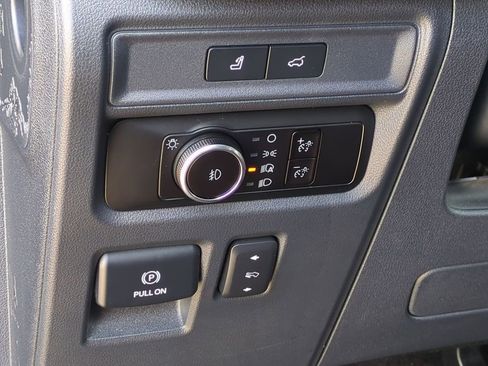 Used 2023 Ford Expedition Limited image 18