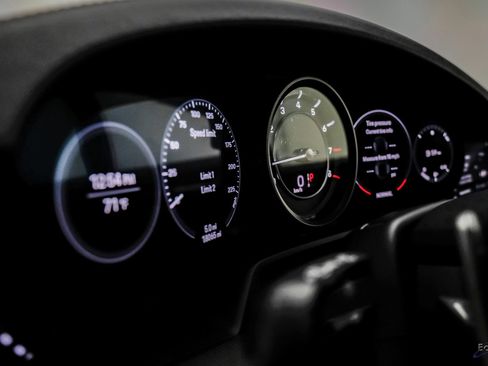 Used 2021 Porsche 911 Turbo image 39