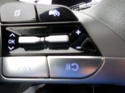 Used 2024 Hyundai Elantra SEL image 19