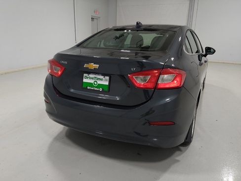 Used 2017 Chevrolet Cruze LT image 7