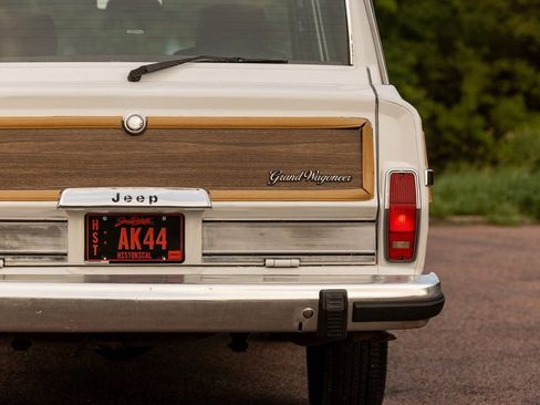 Used 1989 Jeep Grand Wagoneer AWD/4WD image 25