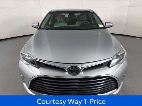 Used 2018 Toyota Avalon XLE w/ All Weather Liner Package FWD image 5