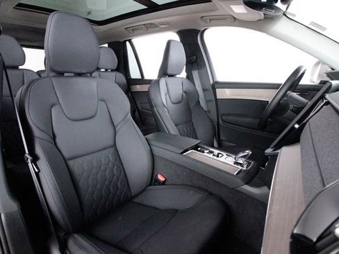 Certified 2025 Volvo XC90 B6 Plus image 24