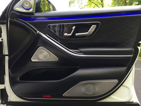 Used 2022 Mercedes-Benz S 580 4MATIC Sedan w/ AMG Line Package image 23