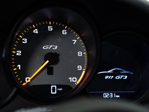 Certified 2018 Porsche 911 GT3 RWD image 15