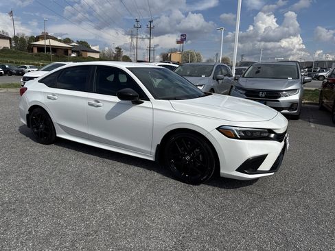 Used 2024 Honda Civic Sport image 2