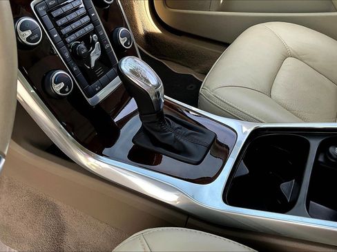 Used 2013 Volvo XC70 3.2 image 17