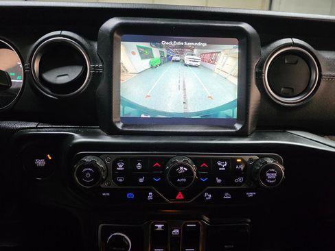 Used 2021 Jeep Wrangler Unlimited Sahara w/ Cold Weather Group image 31