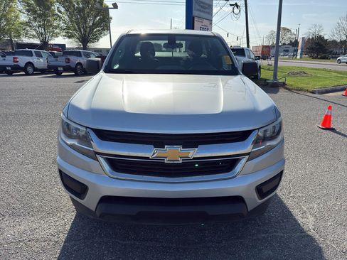 Used 2018 Chevrolet Colorado W/T image 2