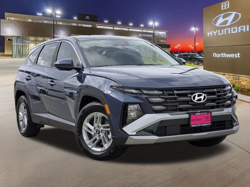 Used 2025 Hyundai Tucson SE image 3