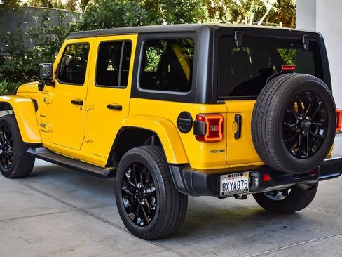 Used 2021 Jeep Wrangler Unlimited Sahara image 4