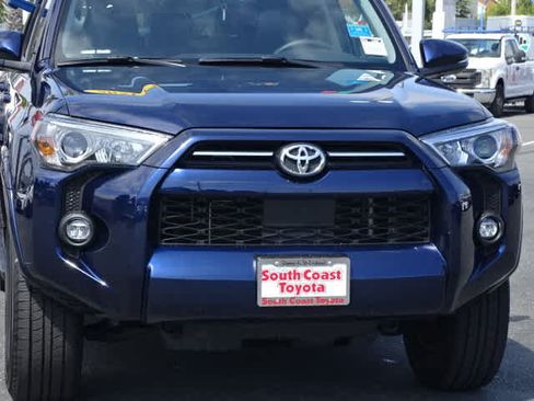Used 2021 Toyota 4Runner SR5 Premium w/ Moonroof Package RWD image 4