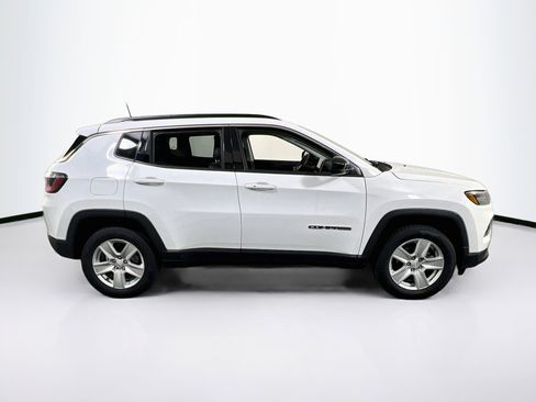 Used 2022 Jeep Compass Latitude w/ Convenience Group AWD/4WD image 4