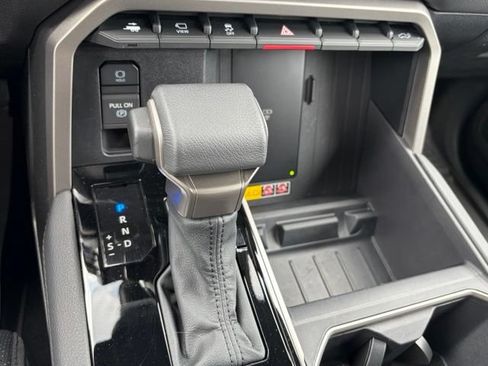 Used 2025 Toyota Tundra Limited AWD/4WD image 26
