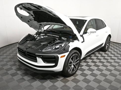 Certified 2026 Porsche Macan image 34