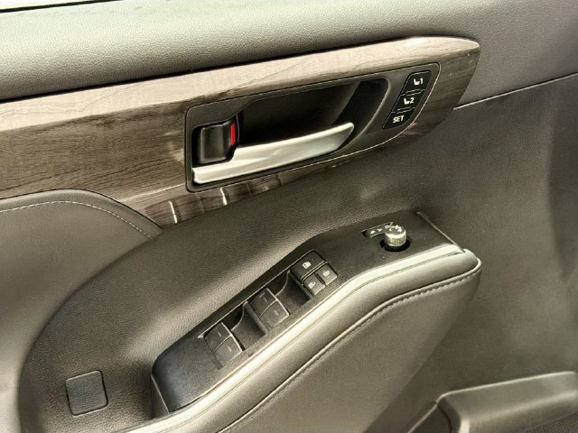 Certified 2025 Toyota Highlander Limited AWD/4WD image 15