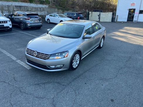 Used 2012 Volkswagen Passat 2.5 SEL Premium FWD image 2