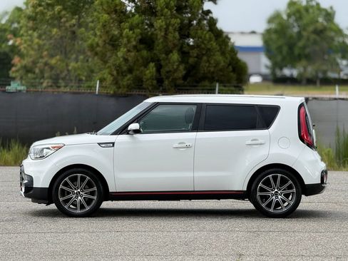 Used 2017 Kia Soul ! FWD image 8