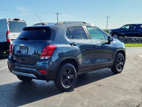 Used 2022 Chevrolet Trax LT w/ LT Convenience Package AWD/4WD image 3