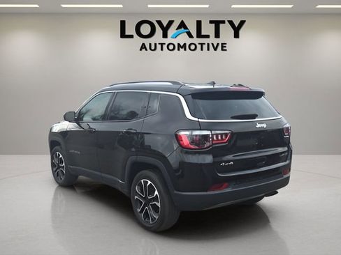 Used 2022 Jeep Compass Limited image 3