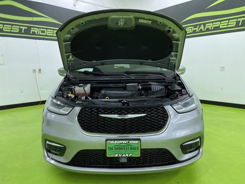 Used 2021 Chrysler Pacifica Touring w/ Cold Weather Group image 4