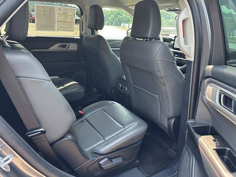 Certified 2025 Ford Explorer Active w/ Active Comfort Package AWD/4WD image 19