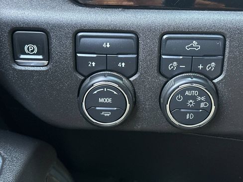 Used 2025 Chevrolet Silverado 2500 LT w/ Convenience Package AWD/4WD image 35