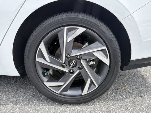 Certified 2025 Hyundai Elantra SEL FWD image 19