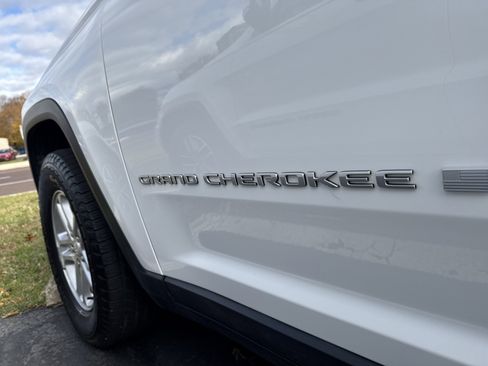 Certified 2024 Jeep Grand Cherokee Laredo w/ Trailer Tow Package image 27