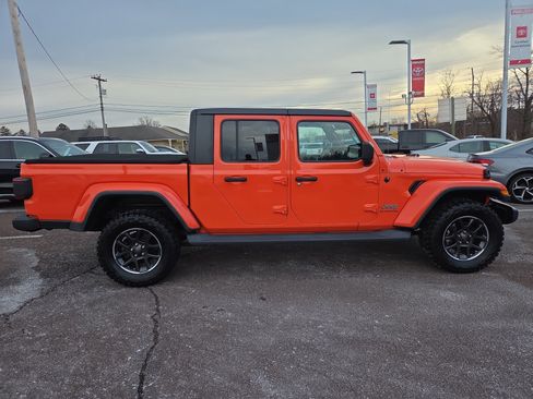 Used 2020 Jeep Gladiator Overland image 2