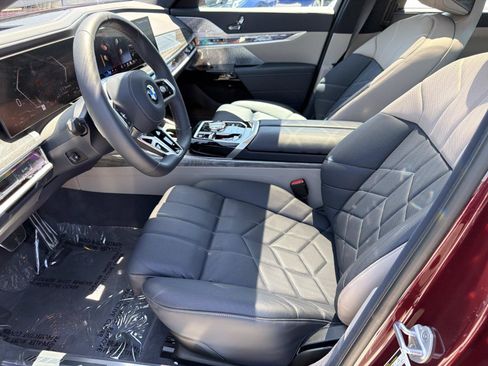 Used 2025 BMW 760i xDrive w/ Executive Package AWD/4WD image 37