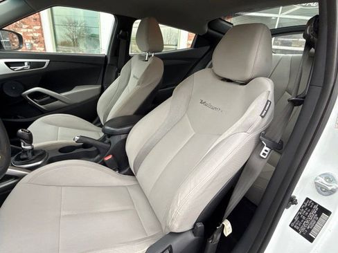 Used 2013 Hyundai Veloster image 12