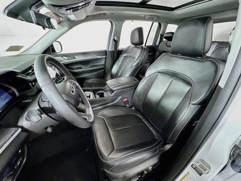 Used 2023 Jeep Grand Cherokee 30th Anniversary image 16